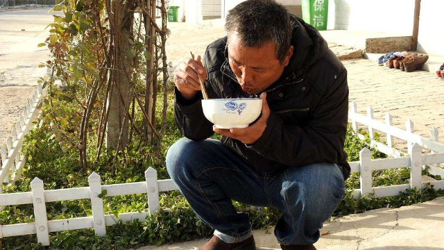 最新研究:中国食管癌全球发病第一! 科普一下为何蹲着吃饭易得病