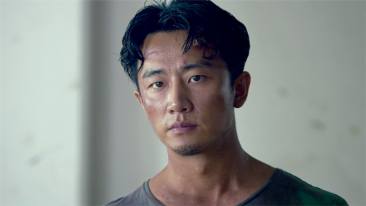 【非凡任务】黄轩骑摩托 "飞车"破窗爆裂开战